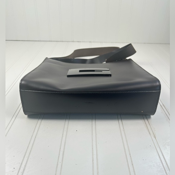 Gucci Black Leather Shoulder Bag - Picture 6 of 13